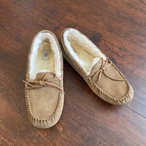 UGG Men’s Olsen Chestnut Tan Classic Moccasin Slippers Size 13